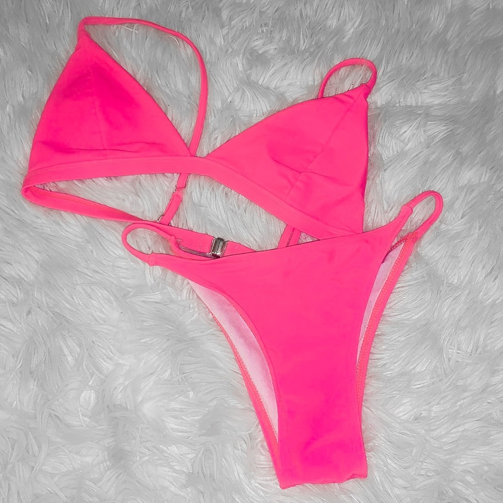 neon pink bikini!!